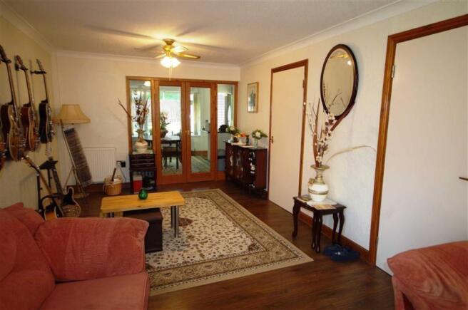 LARGE LOUNGE