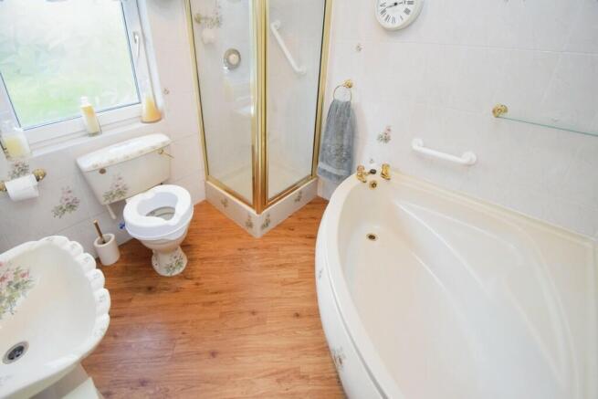 28f24b0b-Bathroom