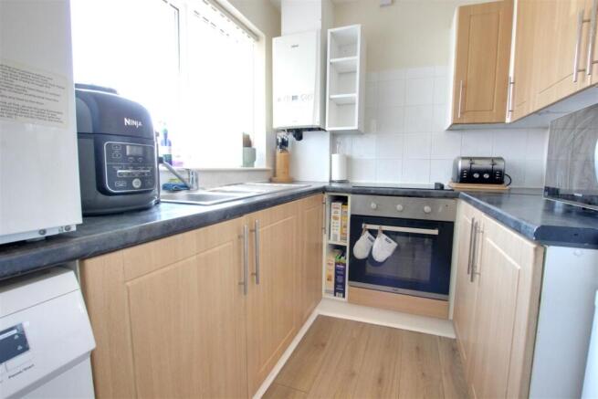 2 bed Flat for sale Image 5