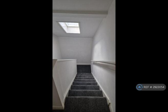 2 bed Flat to rent Image 5