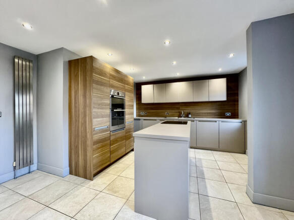 3 bed Semi-Detached to rent Image 10