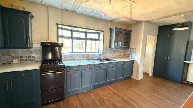 3 bed Semi-Detached for sale Image 4