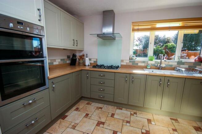 kitchen close.jpg