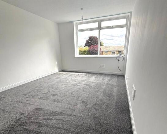 2 bed Apartment to rent Image 6