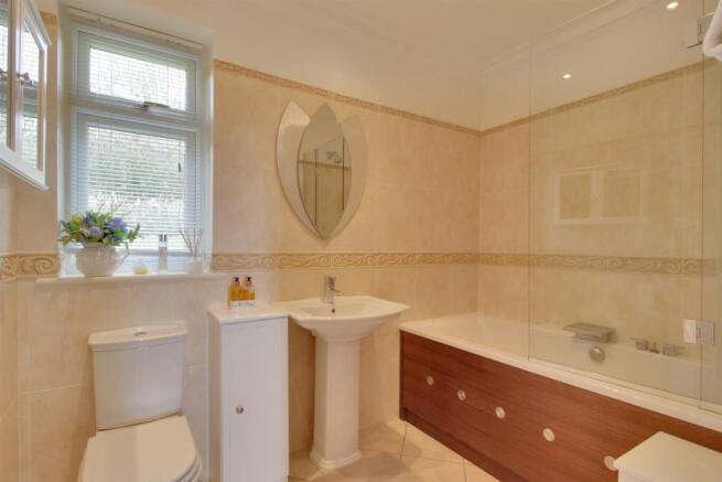 Bathroom.jpg
