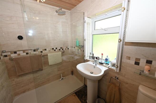 4 bed Detached Bungalow for sale Image 12