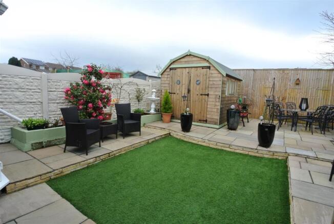 Garden showing artificial grass