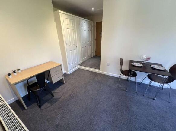 Studio to rent Image 4