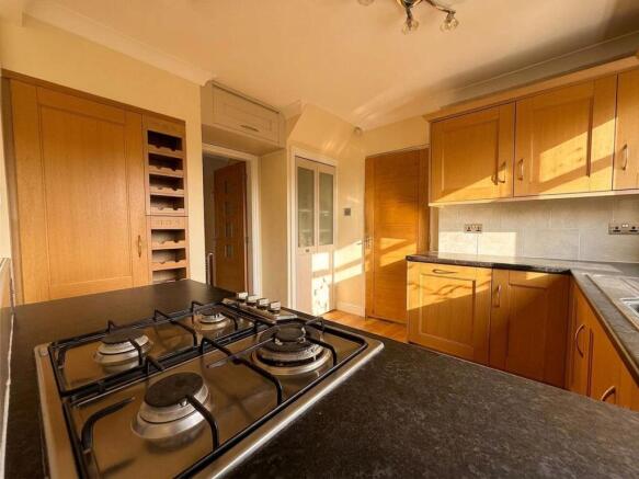 4 bed Semi-Detached for sale Image 6