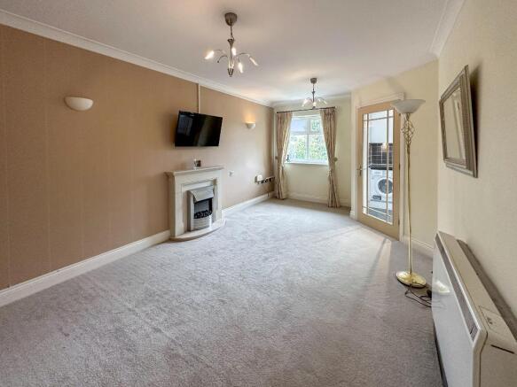 Limpsfield Road, Warlingham, Surrey, CR6 9RL photo 4