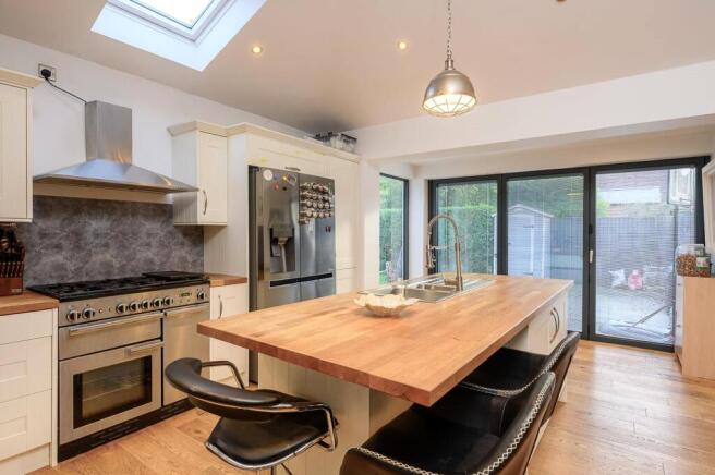 3 bed Semi-Detached for sale Image 6