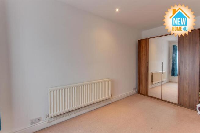 MAIN BEDROOM: