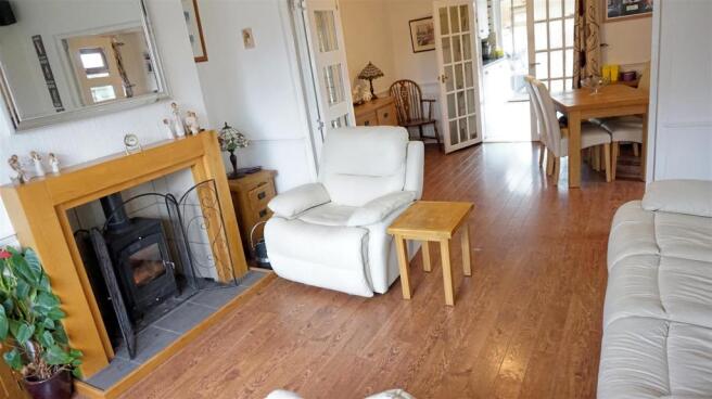 BAY FRONTED LOUNGE
