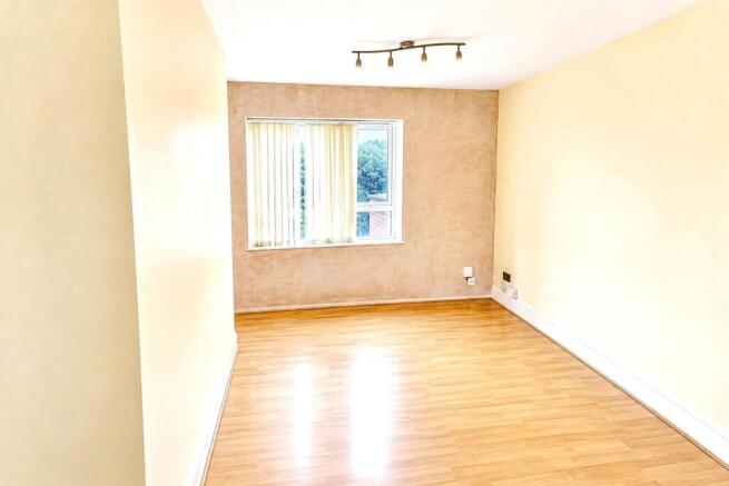 Flat 3, 1326 Bristol Road South, Northfield, Birmingham, B31 2TD