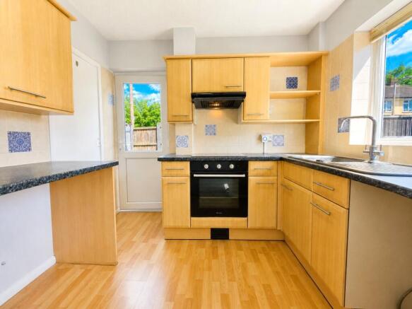 Ringwood Drive, Leigh-on-Sea, Essex, SS9 photo 4
