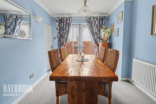4 bed Detached Bungalow for sale Image 7