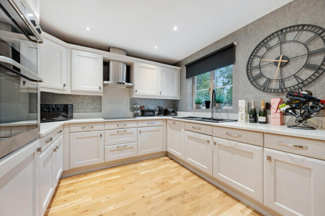 4 bed Semi-Detached for sale Image 6
