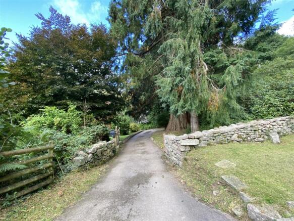 ENTRANCE DRIVEWAY