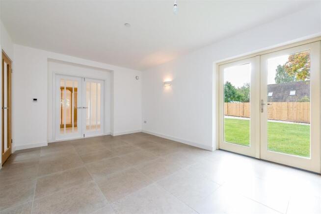 8313405-interior10.jpg