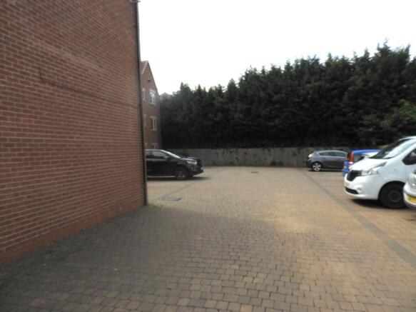 2 bed Apartment to rent Image 7