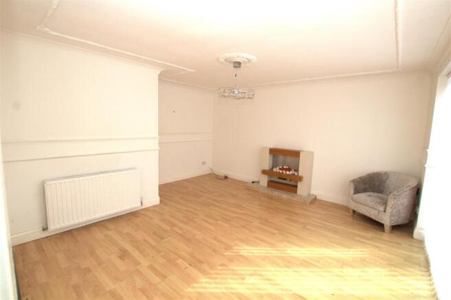 3 bed End of Terrace to rent Image 4