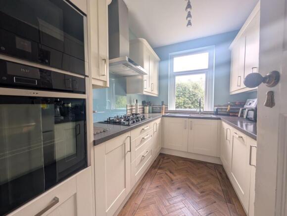 5 bed Semi-Detached for sale Image 12