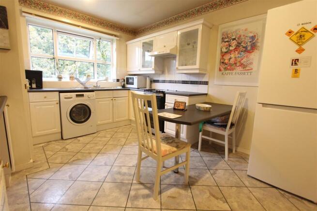 2 - Kitchen.JPG