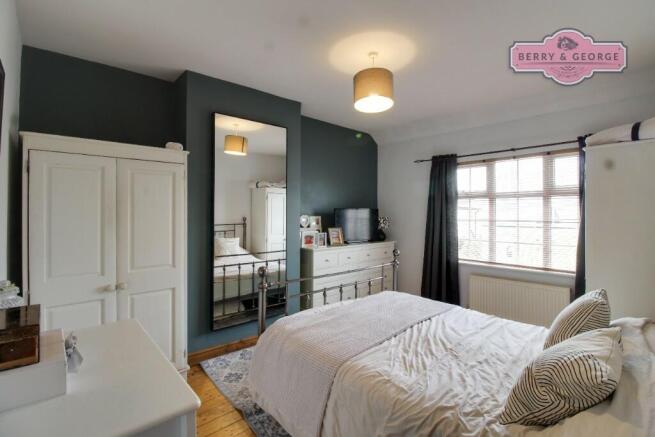 MAIN BEDROOM