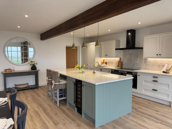 High quality finish to the cabinetry and sociable island