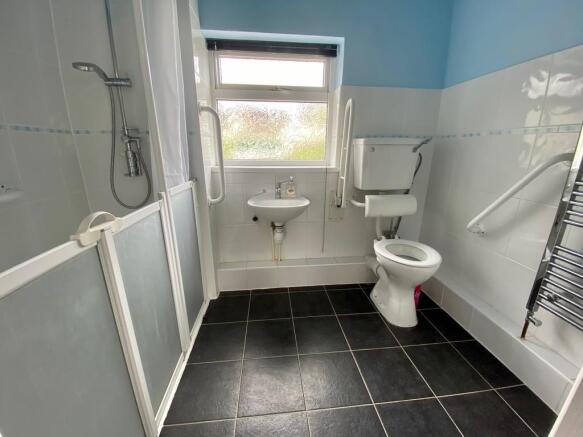 First floor showe...