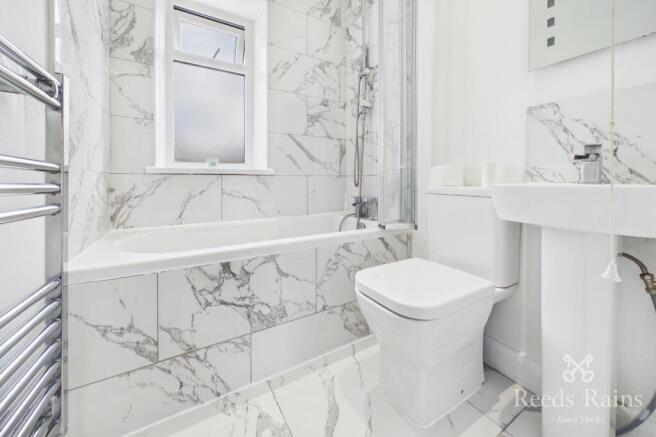 2 bed Terraced to rent Image 5