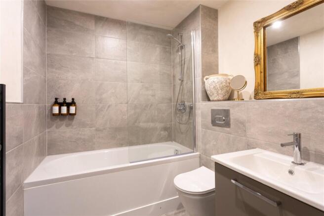2 bed Flat for sale Image 9