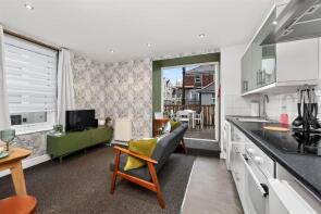 24, Queen Anne Terrace, North Hill, Plymouth PL4 8EG