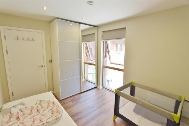 2 bed Flat for sale Image 10