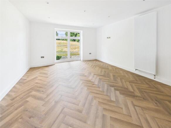 5 bed Detached for sale Image 7
