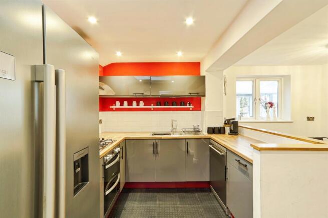 3 bed Semi-Detached for sale Image 9