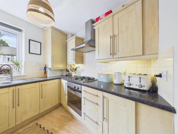 2 bed Apartment for sale Image 4