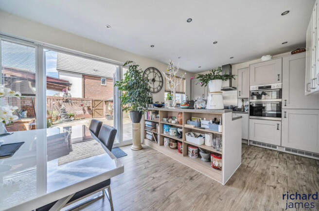 f8bbcdba69294237b3ed14d3778ed59a