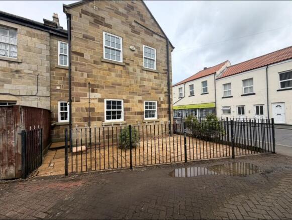 4 bed Terraced to rent Image 10