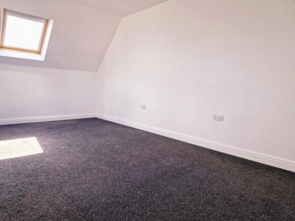 5 bed Detached to rent Image 8