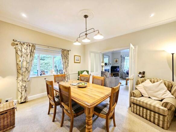 4 bed Semi-Detached for sale Image 4