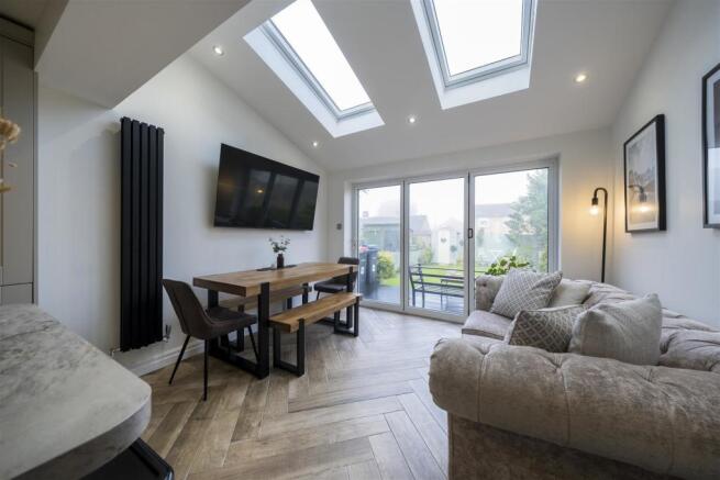 46 Foxhill Close-002.JPG