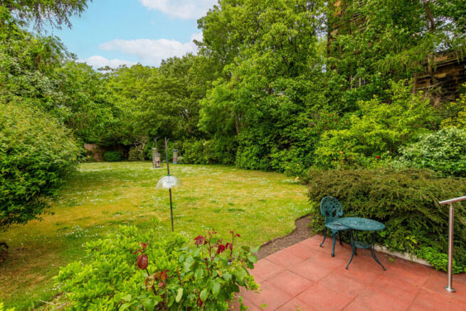 6 bed Semi-Detached for sale Image 9