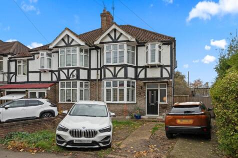 Stoneleigh Avenue, Worcester Park, KT4