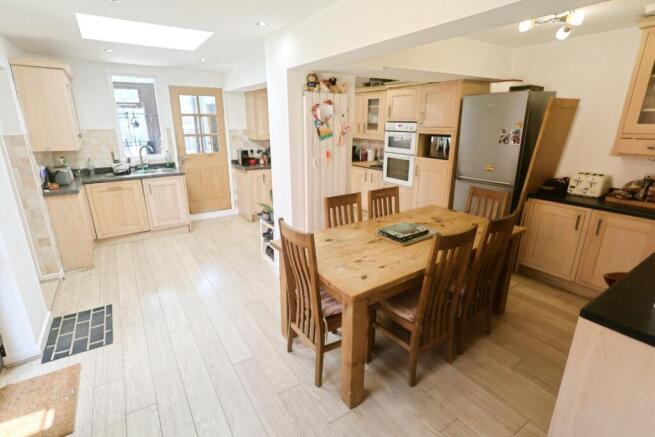 KITCHEN / BREAKFAST ROOM