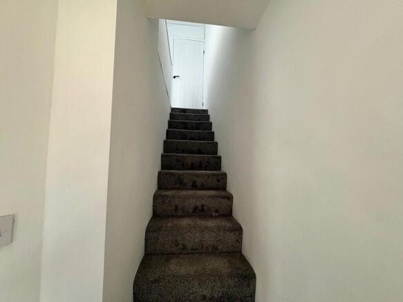 2 bed Terraced to rent Image 4