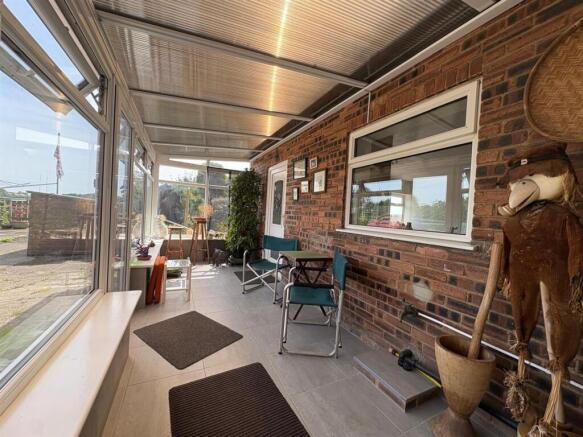 5 bed Detached for sale Image 6