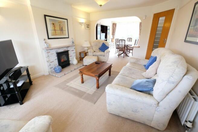 SITTING/DINING ROOM