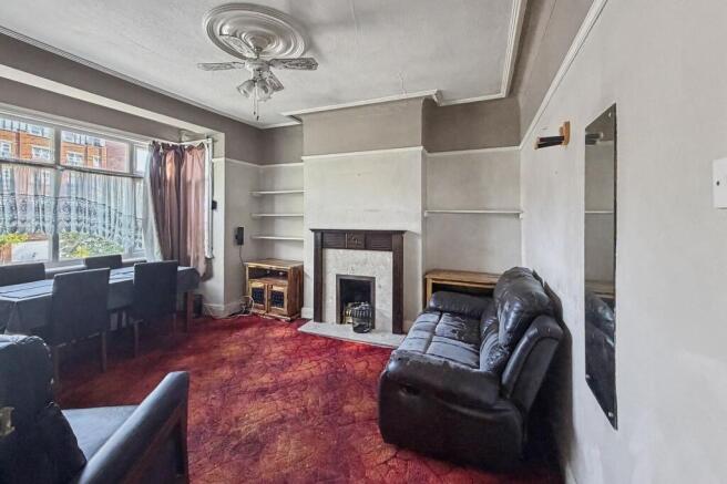 6a St Edwards Way, Romford, RM1 4DD