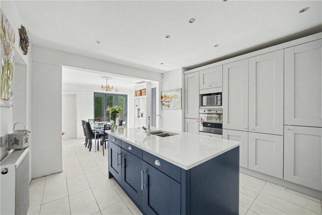 6 bed Detached for sale Image 4